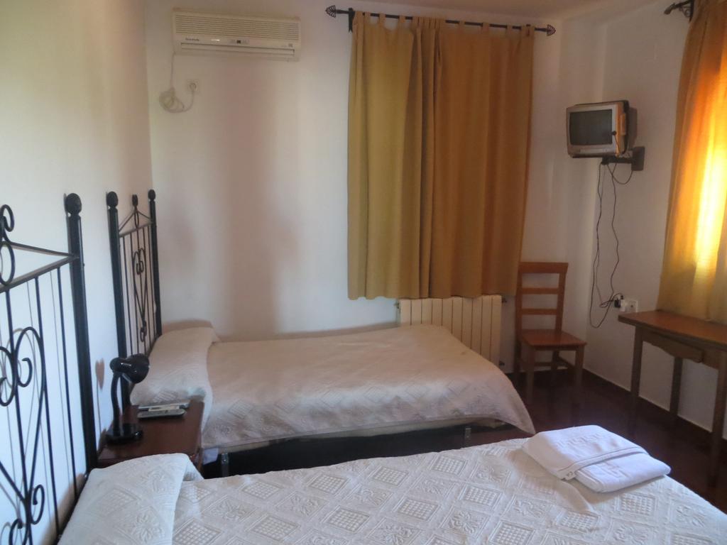 Hostal Rest. Campoabierto Valencia de las Torres Phòng bức ảnh